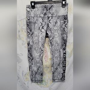 Bebe Sports Black and Gray Snakeskin Pattern Capri Size Small